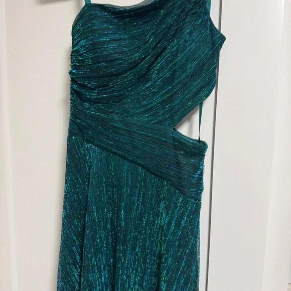 Betsy & Adams Formal Dress - Picture 4 of 11